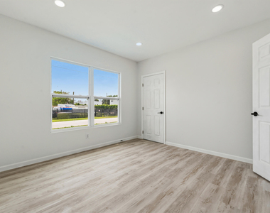 1566 Nw 9th Avenue - Photo Thumbnail 19