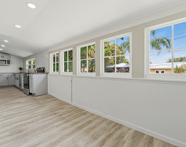 1566 Nw 9th Avenue - Photo Thumbnail 13
