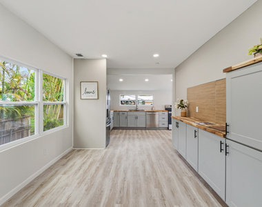 1566 Nw 9th Avenue - Photo Thumbnail 8