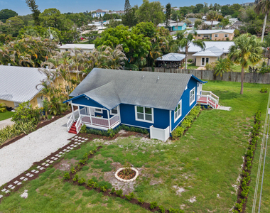 1566 Nw 9th Avenue - Photo Thumbnail 4