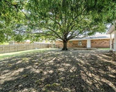 810 S Western Hills Drive - Photo Thumbnail 23