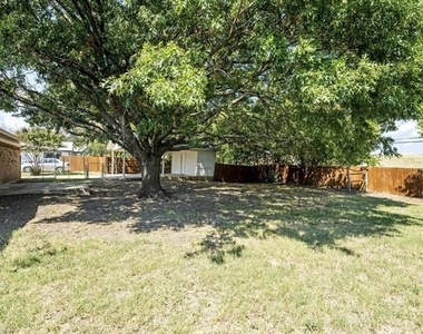 810 S Western Hills Drive - Photo Thumbnail 22