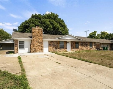 810 S Western Hills Drive - Photo Thumbnail 21