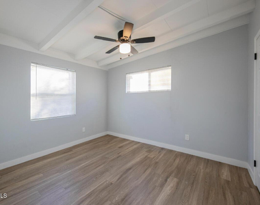 2205 W Cambridge Avenue - Photo Thumbnail 7