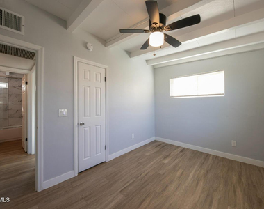 2205 W Cambridge Avenue - Photo Thumbnail 6