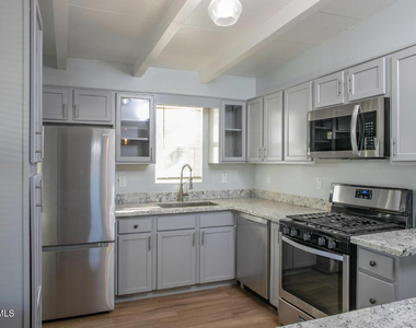 2205 W Cambridge Avenue - Photo Thumbnail 2