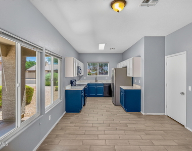 15542 N 136th Lane - Photo Thumbnail 7