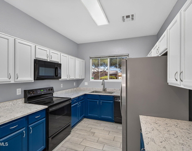 15542 N 136th Lane - Photo Thumbnail 11