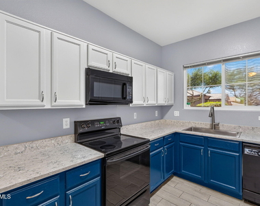 15542 N 136th Lane - Photo Thumbnail 12