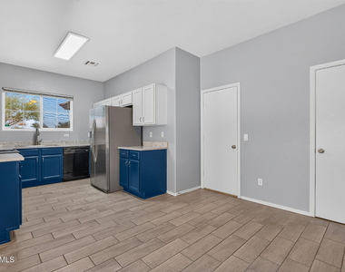 15542 N 136th Lane - Photo Thumbnail 9