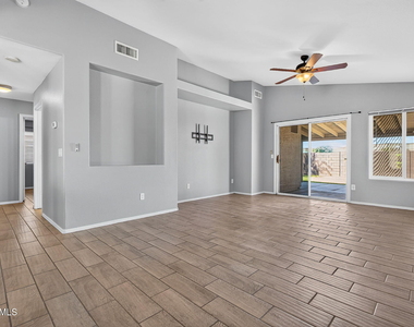 15542 N 136th Lane - Photo Thumbnail 3