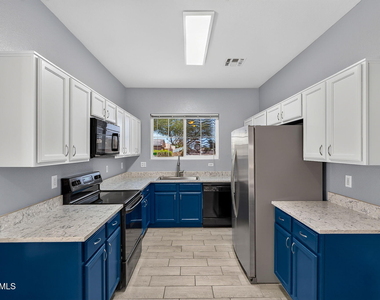 15542 N 136th Lane - Photo Thumbnail 10
