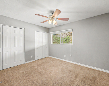 1340 E Donner Drive - Photo Thumbnail 17