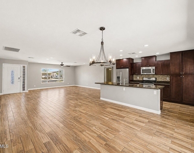 1340 E Donner Drive - Photo Thumbnail 5