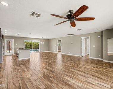 1340 E Donner Drive - Photo Thumbnail 4