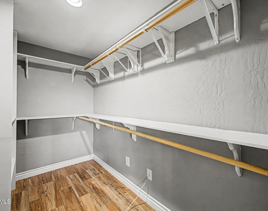 1340 E Donner Drive - Photo Thumbnail 16