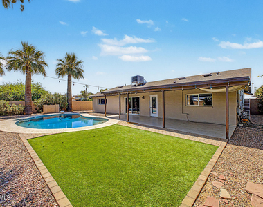 1340 E Donner Drive - Photo Thumbnail 25