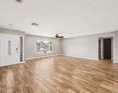 1340 E Donner Drive - Photo Thumbnail 6