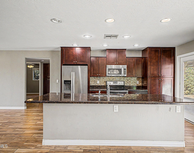 1340 E Donner Drive - Photo Thumbnail 8