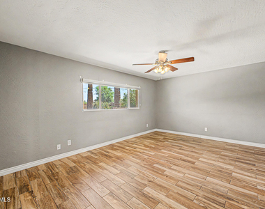 1340 E Donner Drive - Photo Thumbnail 11