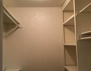 2622 Meadowview Drive - Photo Thumbnail 18