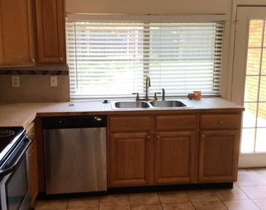 2622 Meadowview Drive - Photo Thumbnail 12