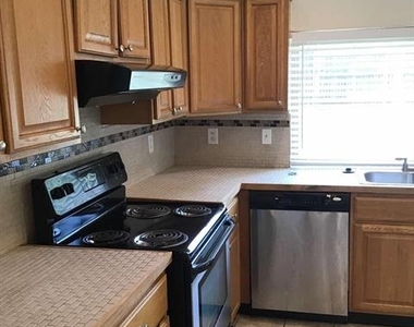 2622 Meadowview Drive - Photo Thumbnail 11
