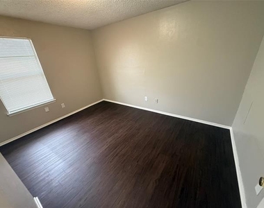 1704 Short Street - Photo Thumbnail 8