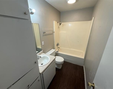 1704 Short Street - Photo Thumbnail 6