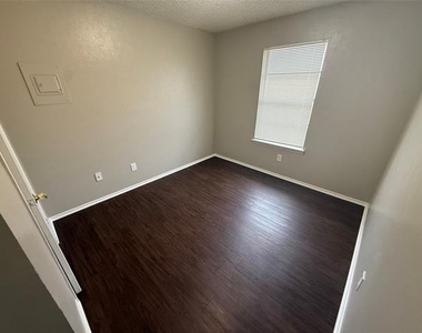 1704 Short Street - Photo Thumbnail 7