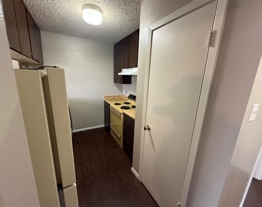 1704 Short Street - Photo Thumbnail 4