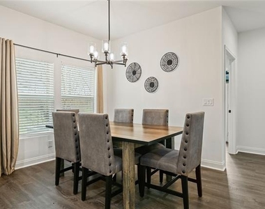 618 Star Street - Photo Thumbnail 31