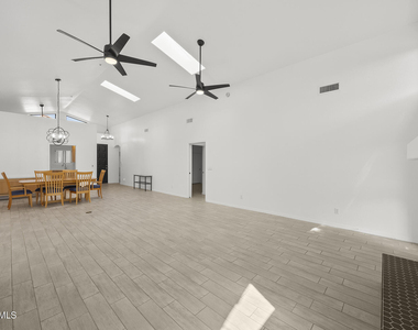 8479 N 84th Place - Photo Thumbnail 25