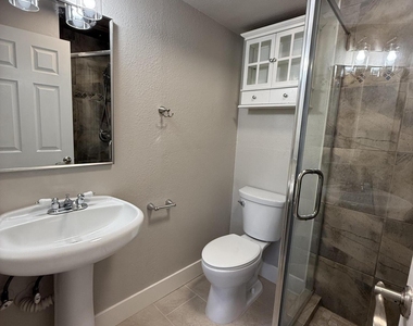 2340 E Isabella Avenue - Photo Thumbnail 11