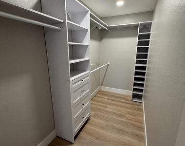 2340 E Isabella Avenue - Photo Thumbnail 6