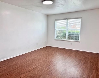 441 Sw Thomas Street - Photo Thumbnail 3