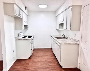 441 Sw Thomas Street - Photo Thumbnail 4