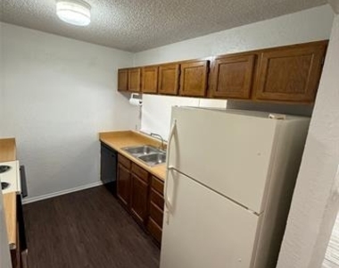 1715 Short Street - Photo Thumbnail 9
