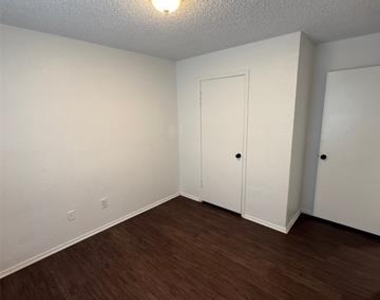 1715 Short Street - Photo Thumbnail 3