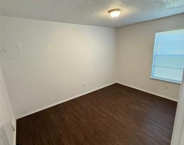 1715 Short Street - Photo Thumbnail 6