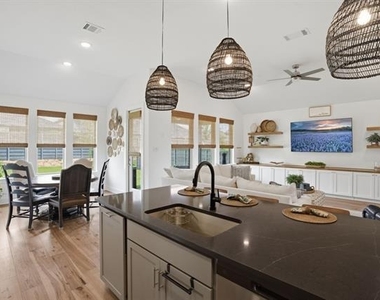 7216 Dragonfly Lane - Photo Thumbnail 13