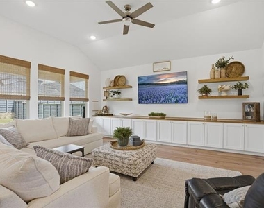 7216 Dragonfly Lane - Photo Thumbnail 2