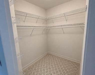 2307 S Cypress Bend Drive - Photo Thumbnail 8