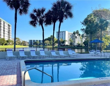 2307 S Cypress Bend Drive - Photo Thumbnail 15