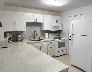 2307 S Cypress Bend Drive - Photo Thumbnail 3