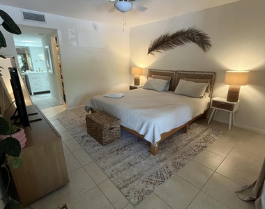 2307 S Cypress Bend Drive - Photo Thumbnail 6