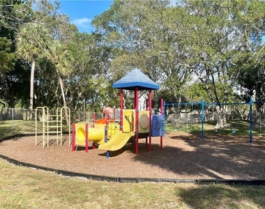 2307 S Cypress Bend Drive - Photo Thumbnail 19