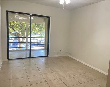 2307 S Cypress Bend Drive - Photo Thumbnail 10