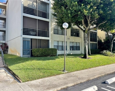 2307 S Cypress Bend Drive - Photo Thumbnail 21