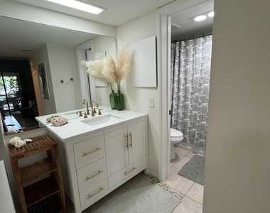 2307 S Cypress Bend Drive - Photo Thumbnail 7